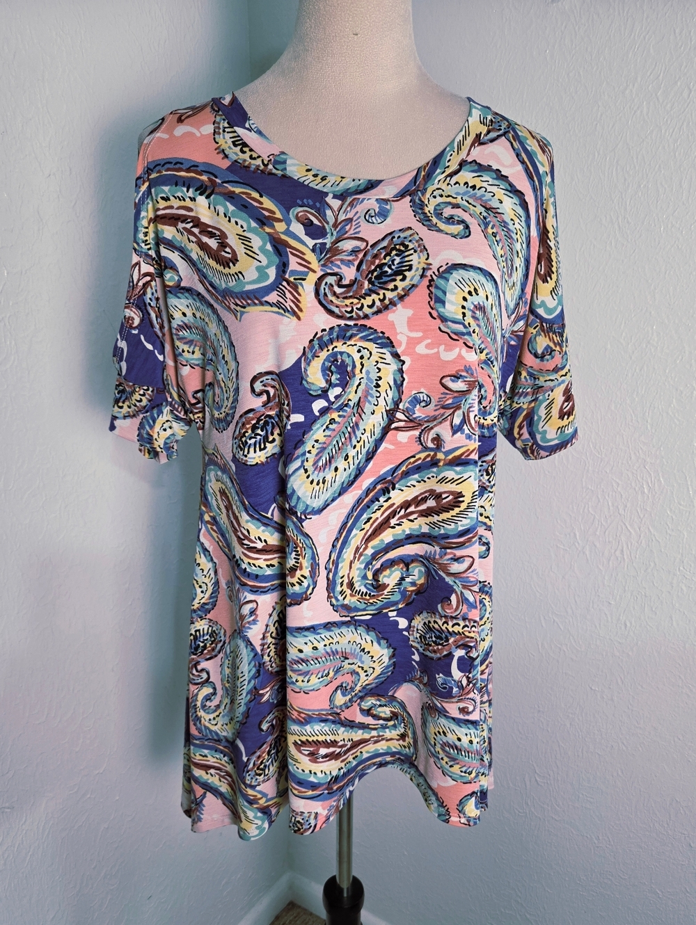 Honeyme Pink & Purple Paisley Print Cold-Shoulder Top, Longer on Sides, Size Med